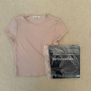 Reformation muse tee (black & tan)